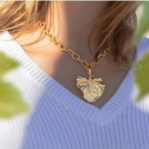 Susan Shaw Lily Pad Gold Leaf Pendant Necklace